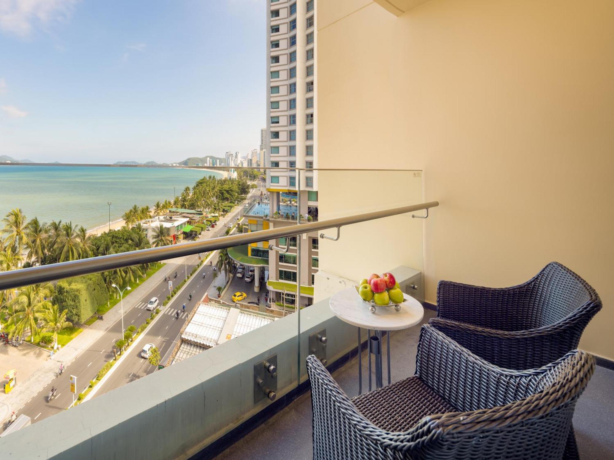 The Costa Nha Trang Residences Exteriör bild